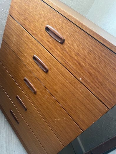 Chest of drawers