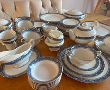 Aynsley Dinner Set