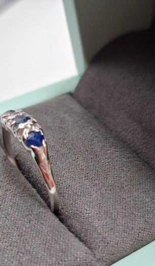 18ct white gold blue sapphire and diamond ring size R