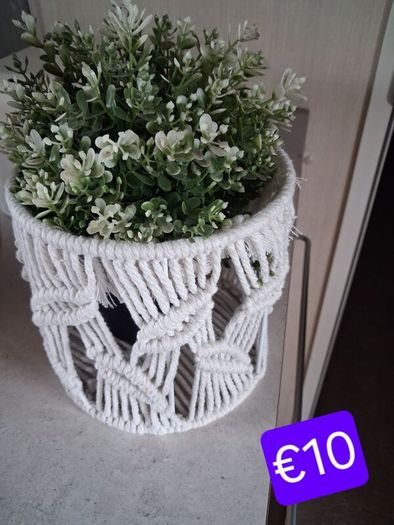 pictures frames  mirror  vases flowers