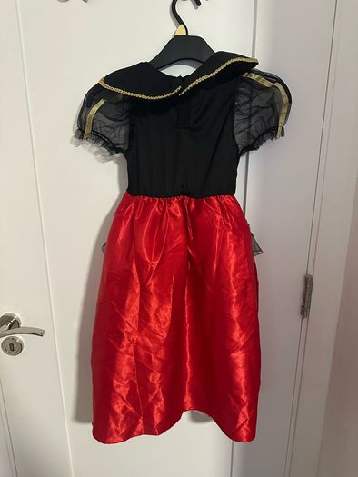 Beautiful Queen of Hearts Halloween dress for a girl. 5-6 years, 110/116cm