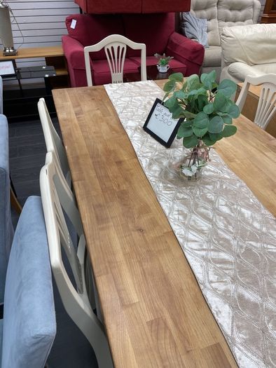 table and 6 chairs