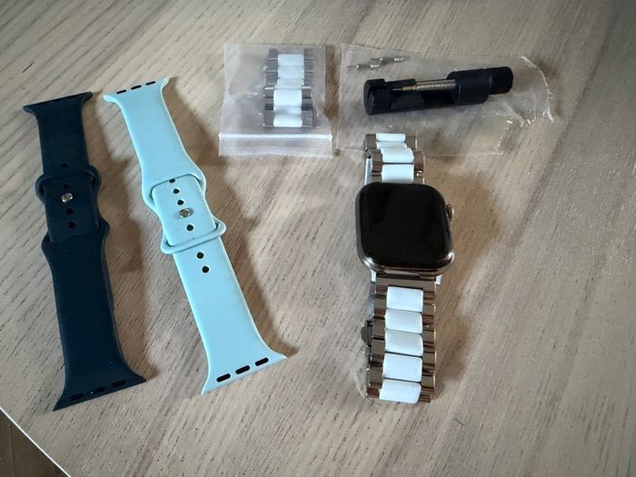 Apple Watch Series 10, 42mm Natural Titanium, Cellular