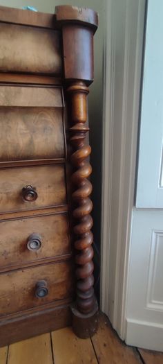 Chest of drawers