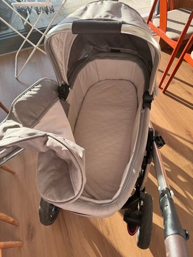 Ocarro Mamas & Papas Grey Carrycot and Pushchair