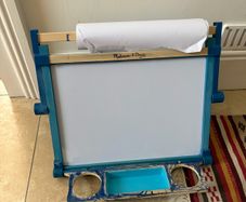 Melissa & Doug tabletop easel & flashcards
