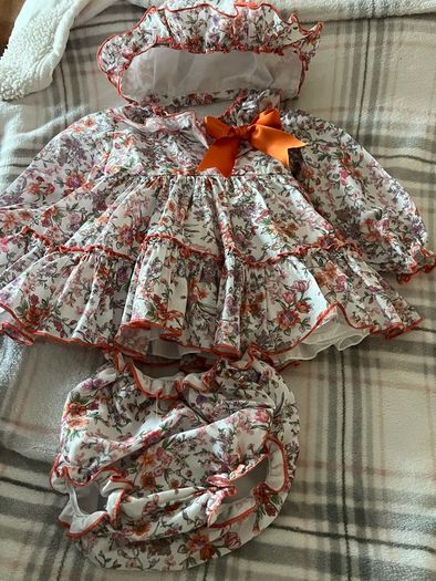 Girls stunning dress , hat , & pants 18/24 mths