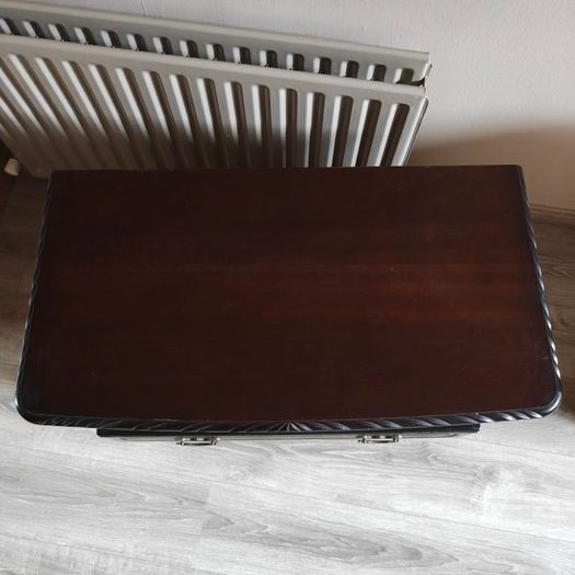 Vintage Mahogany-Style TV Stand / Media Cabinet (On Wheels)
