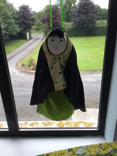 Arabic pyjamas holder
