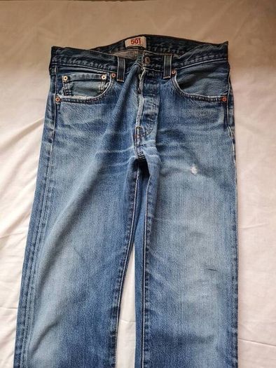 levis 501 Size 32/34 button fly in excellent condition