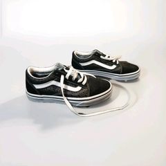 Vans Junior Old Skoll Trainers - Black / True White - UK 3 - US 4 - EUR 35