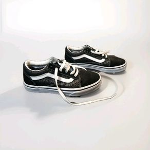 Vans Junior Old Skoll Trainers - Black / True White - UK 3 - US 4 - EUR 35