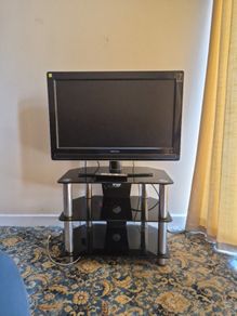 Philips 32 inch tv and stand