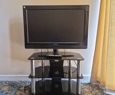 Philips 32 inch tv and stand