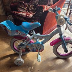 BRAND NEW Frozen Bike with training wheels