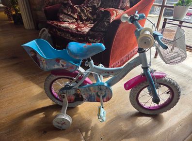 BRAND NEW Frozen Bike with training wheels