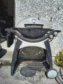 Weber Bbq (for parts of repair)