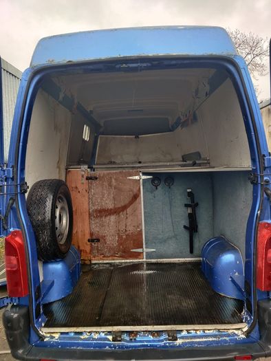 02 horse van