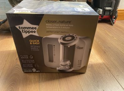 Tommee Tippee Perfect Prep Machine White & 4 bottles