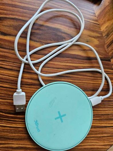 trust wireless charger & USB Cable