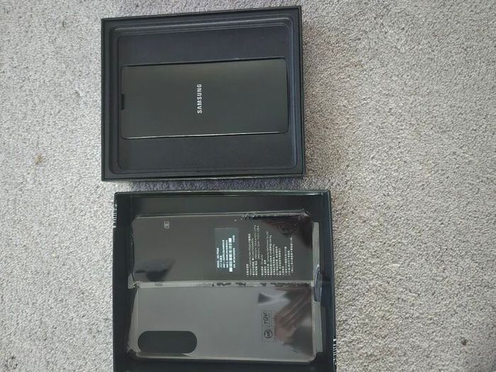 samsung fold 3 box