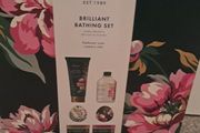 Brand New Joules Brilliant Bathing Set