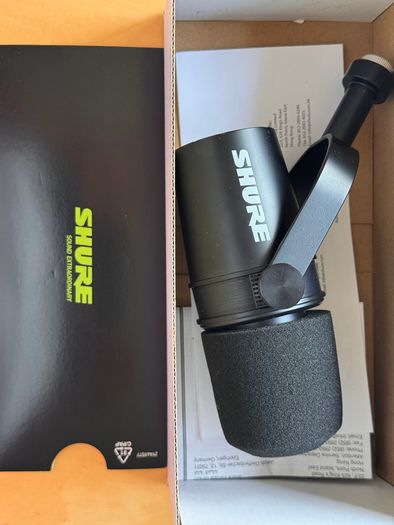 Shure MV7X Microphone + Boom Arm