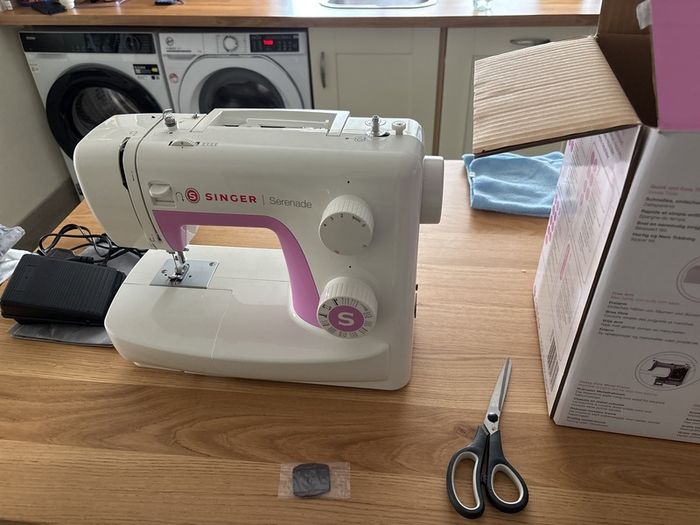 Sewing machine singer