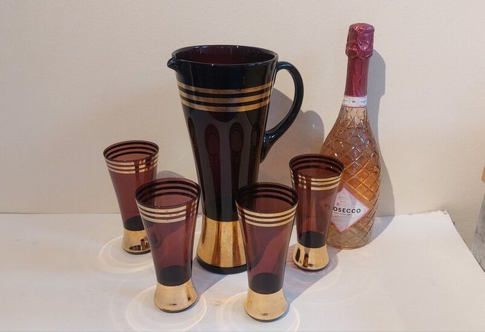 Fabulous Vintage Retro Mid-Century-Modern Hand Blown Tall Glass Pitcher with Four Matching Hi-Ball Glasses in Purple/Amethyst Glass with Rose Gold Gilt Banding - Prosecco Not Included!