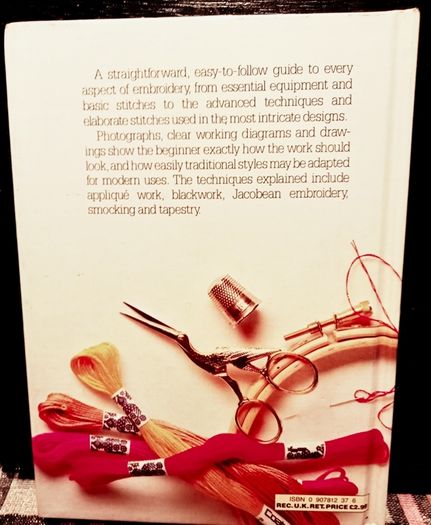 1972. Illustrated Teach Yourself Embroidery.