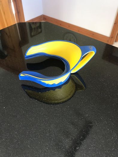 Prevents water getting in children's eye when hair washing.