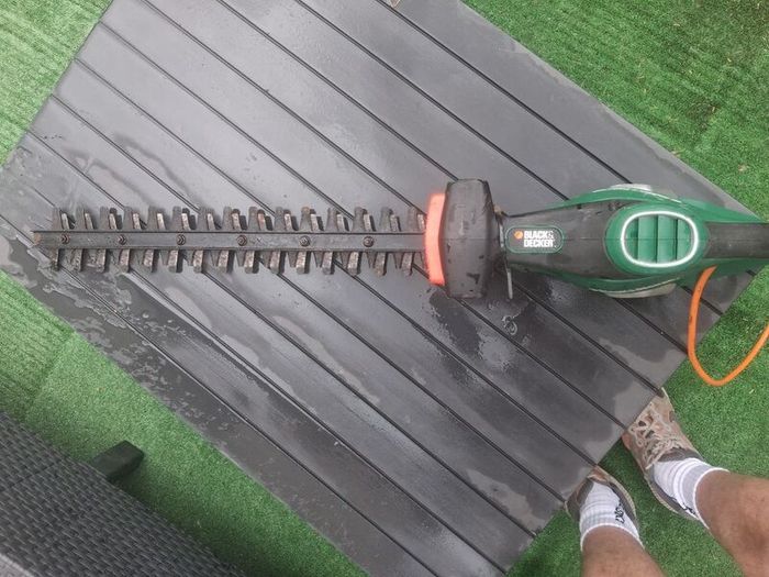PowerToolsBlack+Decker 500W electric hedge trimmer in