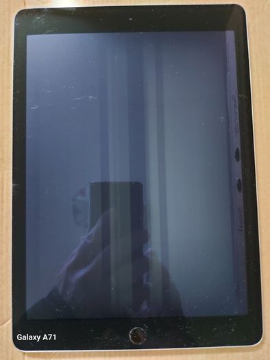 Apple Ipad Air 2nd Generation, 16GB, Space Gray, 94% Battery Life, No Activation Lock, but screen not displaying, and there is some damage to back top right corner, see pictures