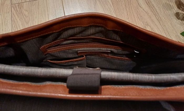 Leather messenger bag