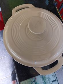 Cast iron pot