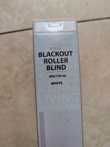 Blackout roller blind