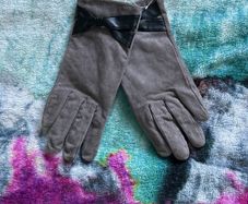 Grey suede gloves