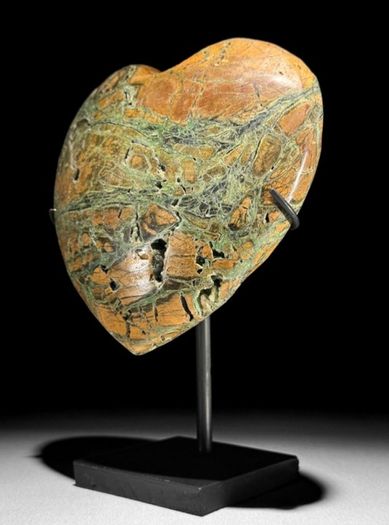 Exquisite Polished Green Smithsonite Heart on Custom Display Stand (21.3 x 15 x 8cm) - Natural Stone