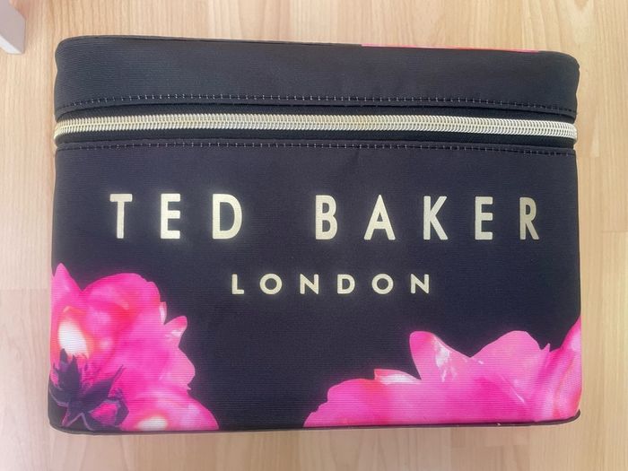 Ted Baker - Wash bag - Make up bag - Plus extras