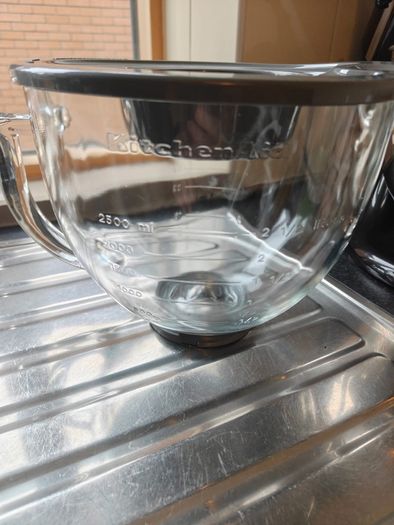 KitchenAid Artisan Stand Mixer + Glass Bowl + Accessories + FREE Cake Stand