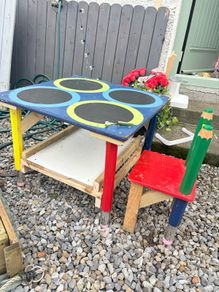 kids table and chair