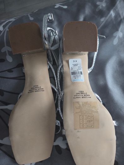 Sandles