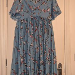 stunning floral pleated midi dress from Pretty Little Thing