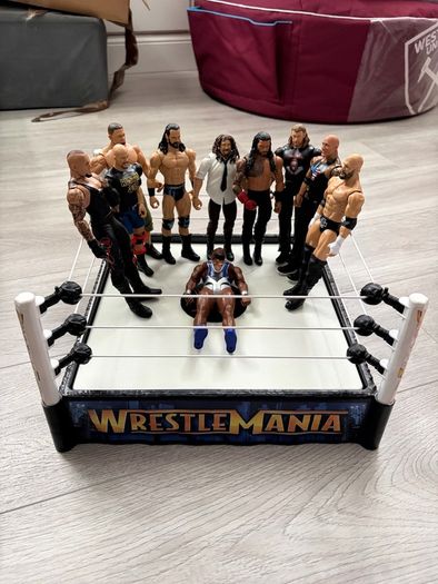 WWE Wrestling Action Figures & WrestleMania Ring Bundle