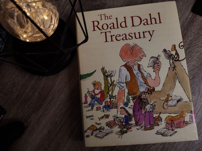 The Roald Dahl Treasury ! by Roald Dahl ! Hardcover ! 1997 ! by Jonathan Cape !