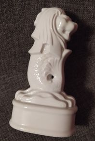 Porcelain Merlion bottle from APILCO/Albert Pillvuyt & Co.