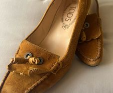 Tod's tan leather shoes