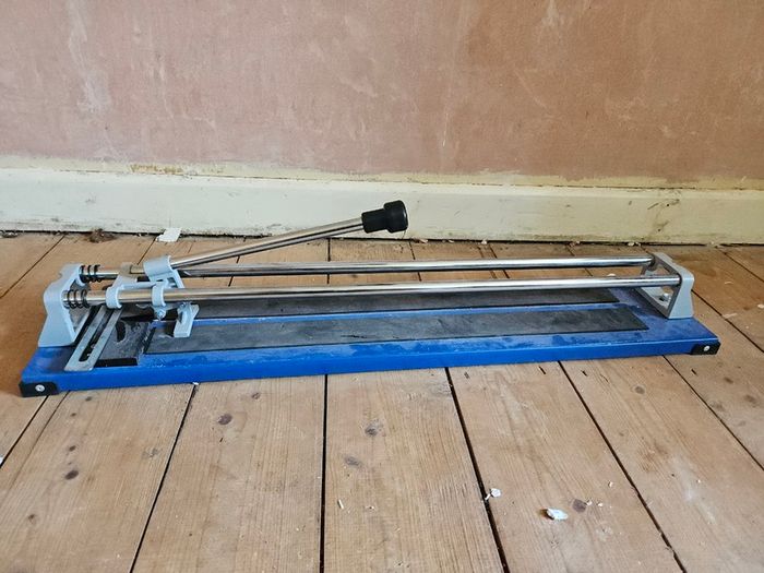 Large tile cutter