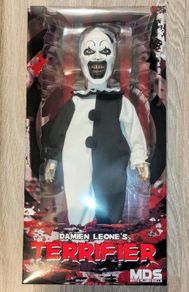 Mezco Art the Clown 18 inch Deluxe Figure