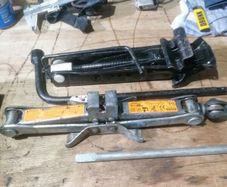 car jack and wheel brace